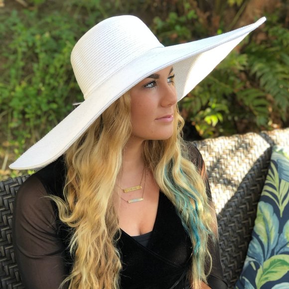 large brim floppy hat